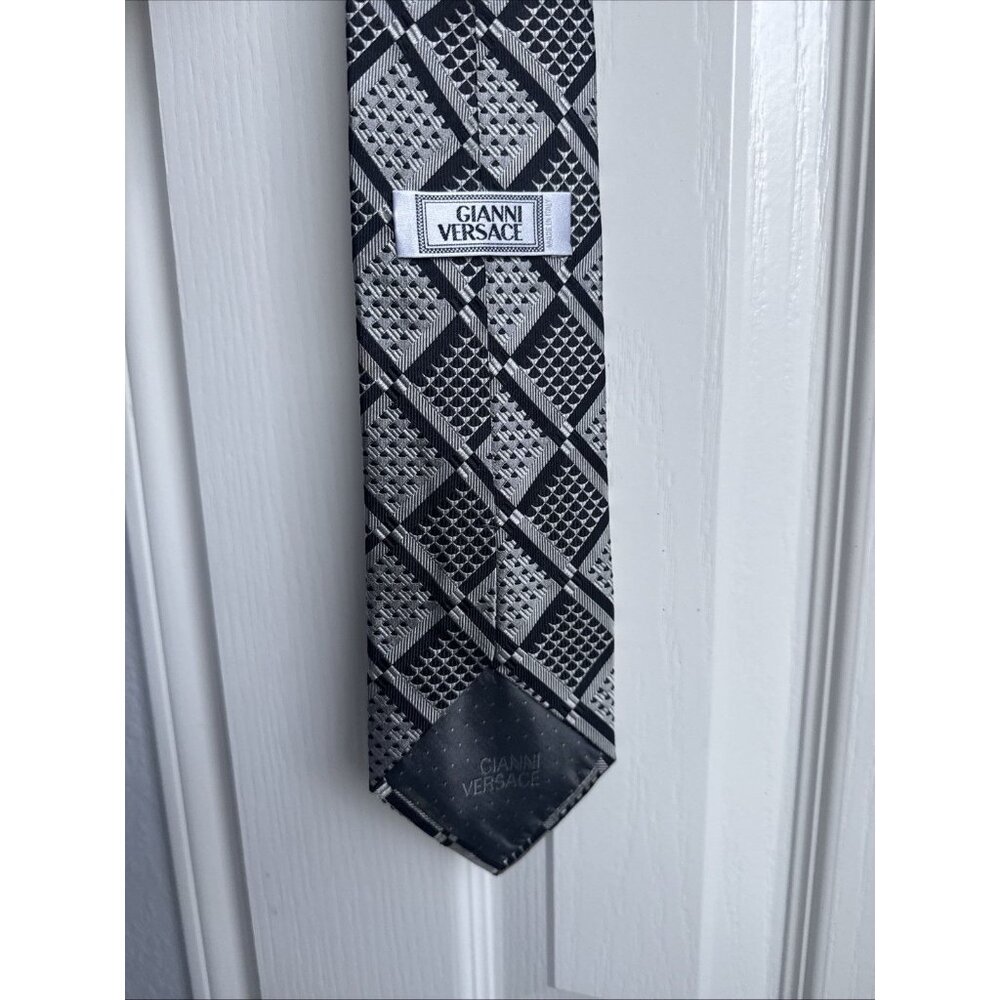 Gianni Versace Men’s Black Silver Gray Square Print Necktie Silk Made In Italy - Picture 2 of 8